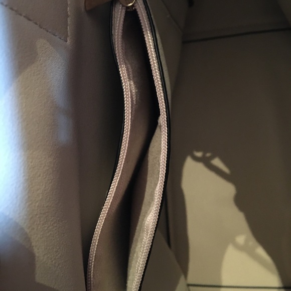 Powder blue tote with goldtone hardware - Picture 3 of 5